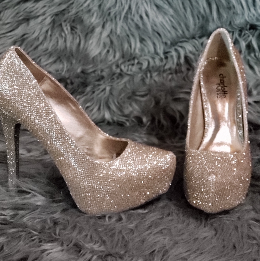 Champagne pumps